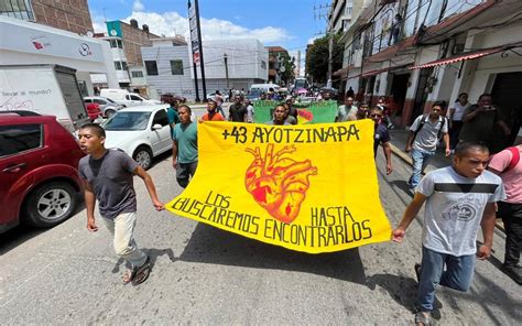 Marchan En Chilpancingo Normalistas De Ayotzinapa Y Colectivos De