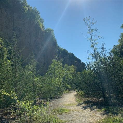 Horseshoe Bluff Hiking Trail