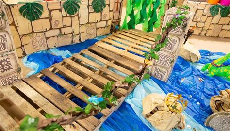 Treasure Hunt Vbs Decor Ideas 17 In 2021 Vbs Crafts Jungle