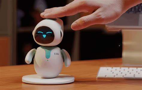 Eilik Le Robot De Compagnie Qui Va Vous Attendrir Avec Ses Adorables