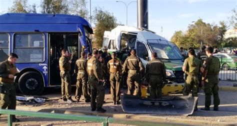 Bus Del Transantiago Colisiona Violentamente Contra Ret N M Vil De