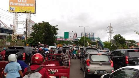 Pukul 08 54 Wita Macet Di Jl Perintis Kemerdekaan Depan MTos Makassar