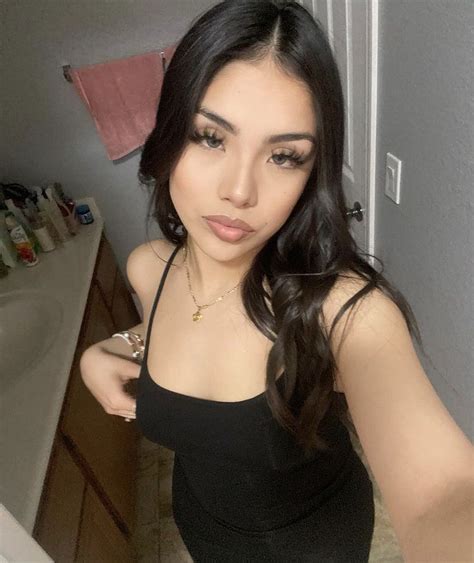 Curly Hair Latina Curly Hair Tips Curly Hair Styles Pretty Face Girl Photo Poses Girl