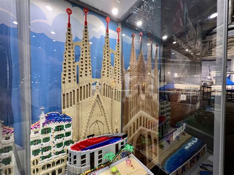 La Exposición Más Grande De Europa De Piezas Lego Aterriza En Barcelona Con Más De 100