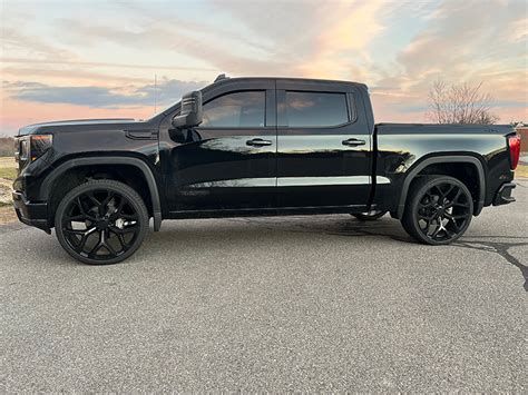 2022 GMC Sierra 1500 26x10 Replica Tech Wheels 305 30R26 Lexani Tires