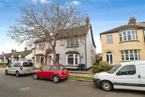 Market experts explain why people want houses for sale southend 38