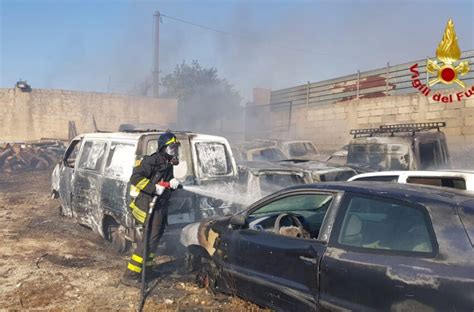 Rosolini Fiamme Nel Deposito Delle Auto Sequestrate Mezzi Danneggiati