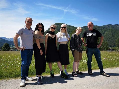 Arts in Residence Pussy Riot produzierten Anti War Song in St Johann Kitzbühel