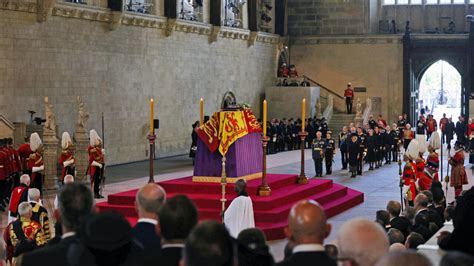 Le Cercueil D Elizabeth Ii Est Arriv Westminster O Il Sera Expos