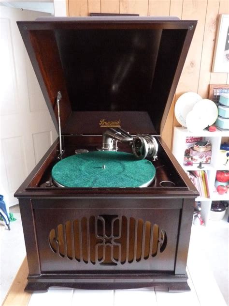 Rare Brunswick 105 Tabletop Phonograph With Double Ultona Reproducer