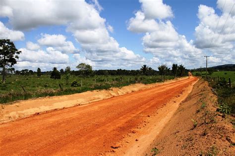 Estradas Transportes Serviços Públicos Regional do DER em Ji Paraná