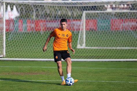 Os Dois Times Montados Por Mano Menezes No Treino Do Inter Desta