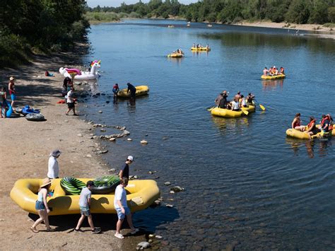 Sacramentans Love Floating The American River Here’s How To Do It Safely And Responsibly