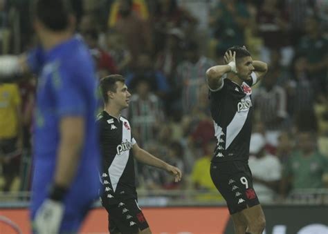 Fluminense e Vasco fazem jogo elétrico no Maracanã mas ficam no empate