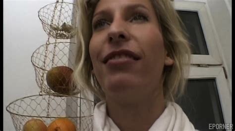 Blonde Girl Is Shaving Her Pussy