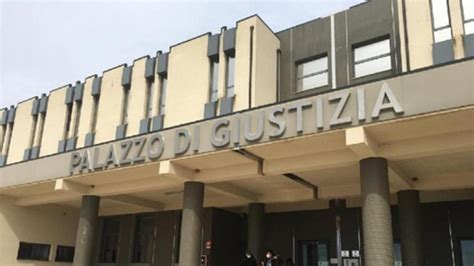 Freddo E Senza Riscaldamenti Chiuso Il Tribunale Di Castrovillari