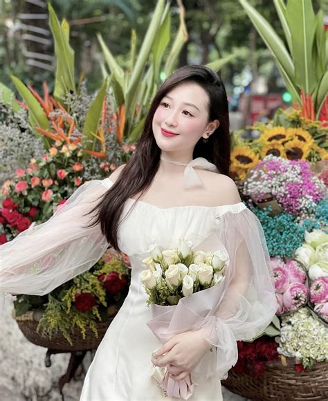 4 cô giáo Gen Z bất ngờ nổi tiếng trên mạng vì xinh như hot girl Báo Dân trí