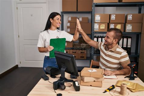 Hombres Y Mujeres Trabajadores De Negocios De Alto Nivel Cinco Con Las