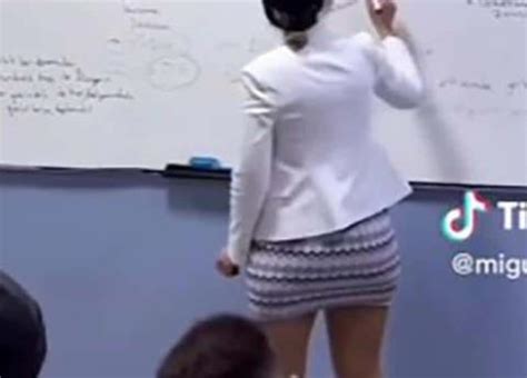 Alumnos Graban A Guapa Maestra Y La Vuelven Viral