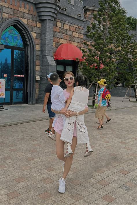 Thay vì đánh chừa khi con ngã 3 hot mom này lại có cách dạy con cực thông minh