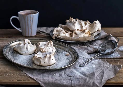 Demerara sugar meringues