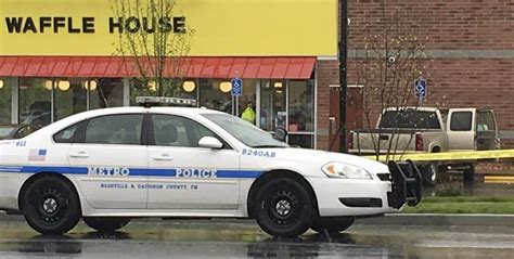 Nashville Waffle House Shooting Travis Reinking On The Run After Four