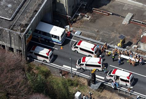 観光バス同士の事故で35人けが 中央道下りで通行止め | 毎日新聞