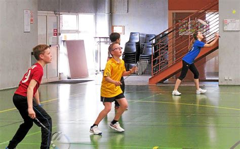 Badminton 80 jeunes en tournoi Le Télégramme