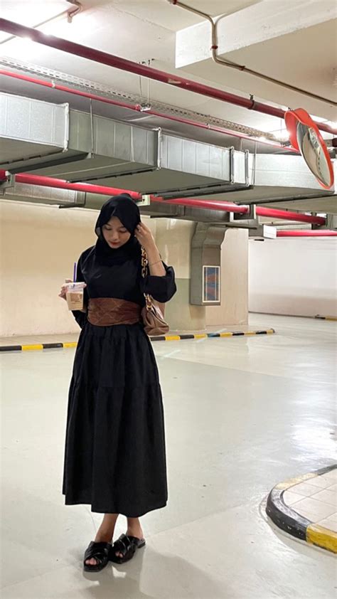 Pin Oleh Fashya Amanda Di Simple Outfit And How To Pose Gaya Model