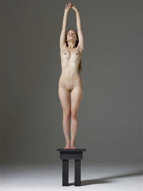 Ryonen Shaved Brunette Babe Jennifer Sullins 17 Porn Pic