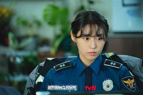 11 Potret Idol KPop Dengan Seragam Polisi Di Drama Korea