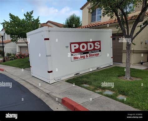 Pods moving and storage hi-res stock photography and images - Alamy