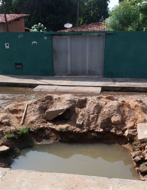 Buraco Em Rua Provoca Acidente E Causa Transtornos A Moradores