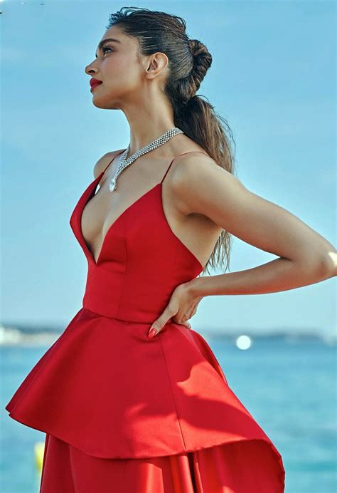 Deepika Padukone Sexy And Bikini Photos Nude Leaked Diaries