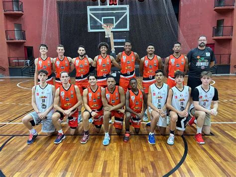 Pivô ídolo nacional assume time do Basquete Joinville Basquete Joinville