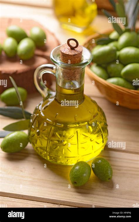 L Huile D Olive Extra Vierge Italienne En Bouteille Photo Stock Alamy