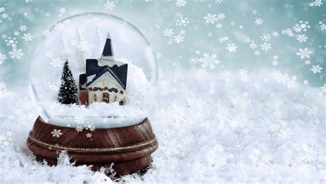 Christmas Snow Globes for Decorating and Gifting