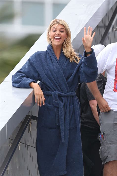 Kelly Rohrbach On The Set Of Baywatch 18 Gotceleb