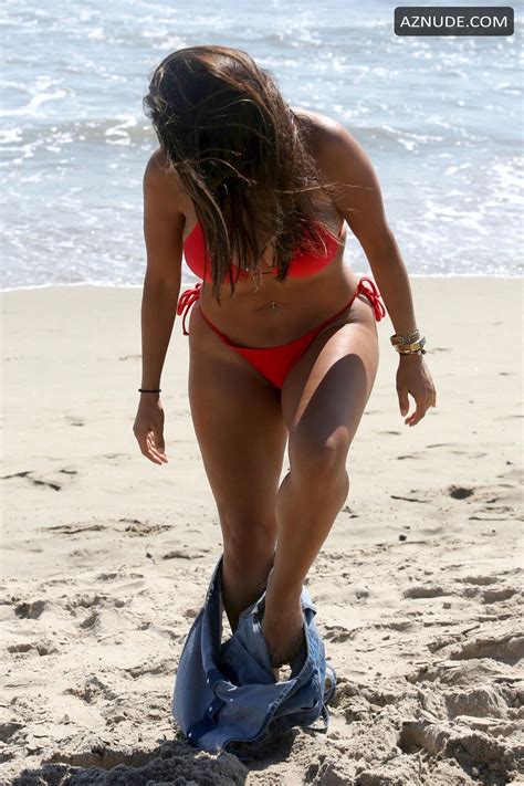 Liana Mendoza Sexy In A Bright Red Bikini While Cooling Off Santa