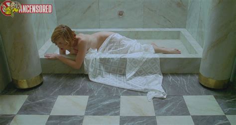 Naked Milla Jovovich In Resident Evil