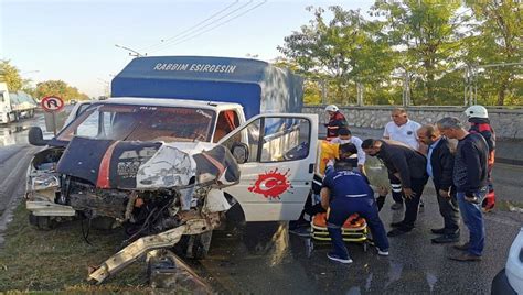 Kamyonet Otobüsle Çarpıştı 2 Yaralı Malatya Haber