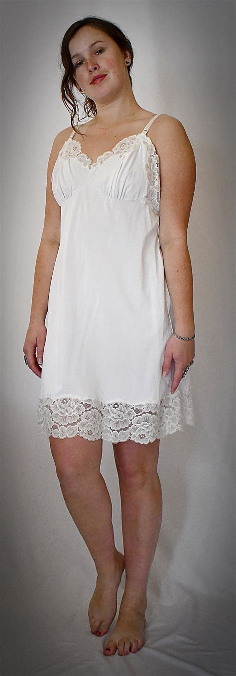 Vintage White Slip With Inset Lace Bodice And Hem Sz 38 Etsy