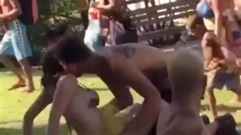 IL LUI BOUFFE LA CHATTE ET LE CUL Porn Videos