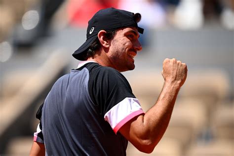 Giulio Zeppieri Lotta Ma Perde Contro Il Finalista Del Roland Garros