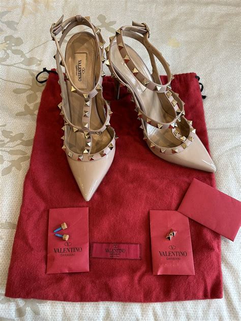 VALENTINO GARAVANI NUDE PATENT ROCKSTUD CAGED PUMP 10 Gem