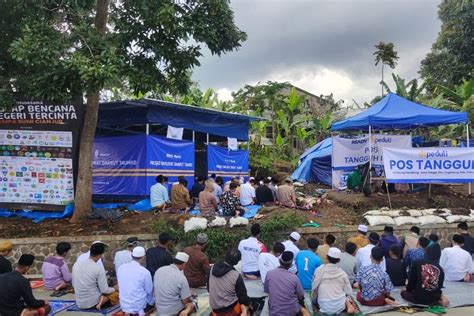 Warga Terdampak Gempa Cianjur Salat Jumat Perdana Di Masjid Darurat