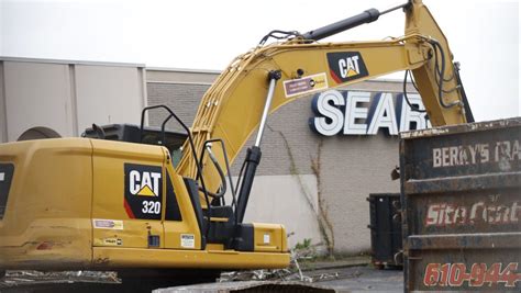 Whitehall Mall Sears space to become flooring store