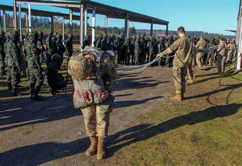 DVIDS Images U S And Thai Paratroopers Conduct Bilateral Airborne