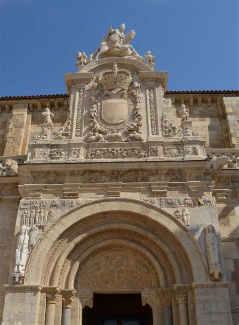 Las Puertas Del Cordero Y Del Perd N Bas Lica De San Isidoro En La