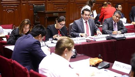 Comisión de Constitución Fiscal Castro no puede oponerse a ir a la